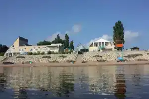 Гостиничный комплекс «Искра», Кучугуры